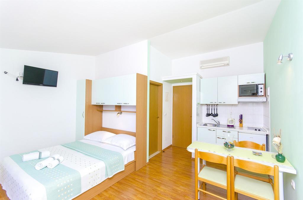 Apartments Kunac Podgora Ngoại thất bức ảnh